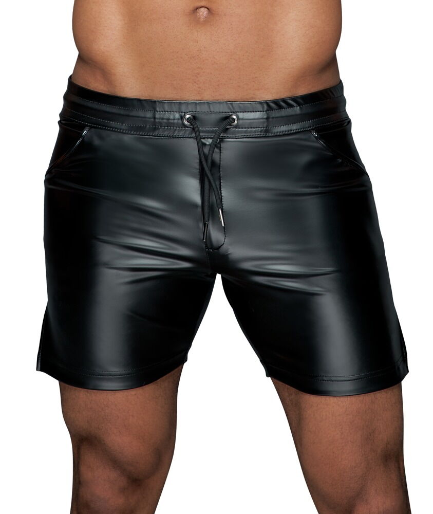 Shorts „Missbehaved“  im Powerwetlook