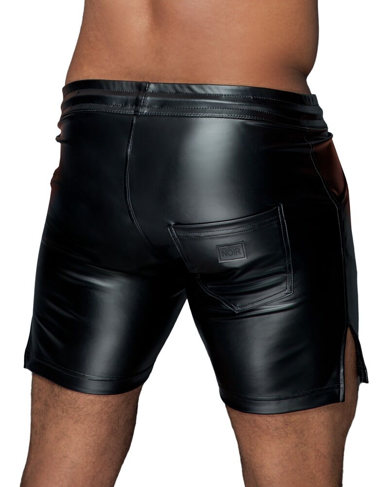 Shorts „Missbehaved“  im Powerwetlook